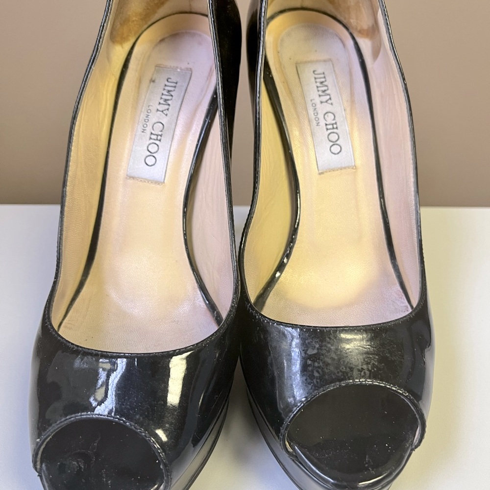 🎉🎉🎉. Make me an offer ! Jimmy Choo  classic pep toe pump